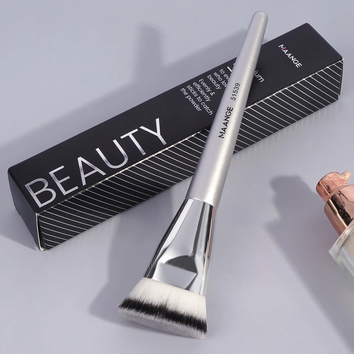 MAANGE Precision Foundation Brush
